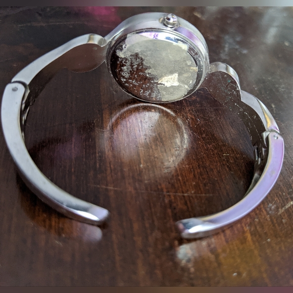 Silver white studs watch - Picture 3 of 4